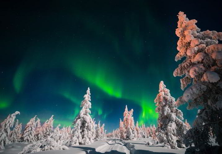 Maisema Suomi lapin revontulet tykkylumi hanget luminen